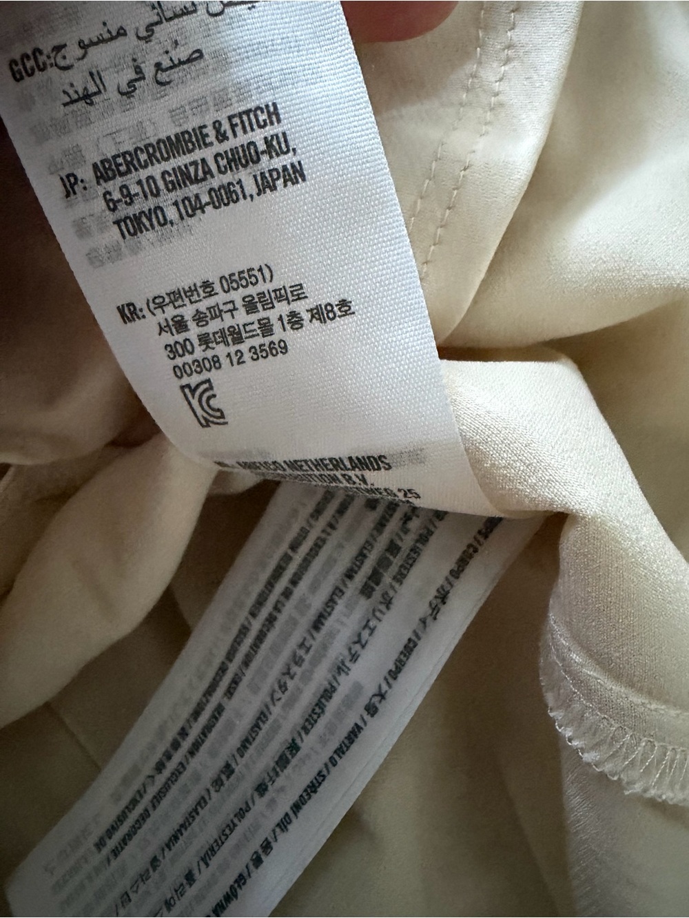 Abercrombie & Fitch — Tokyo, cream satin ruched button-front blouse - Picture 4 of 4
